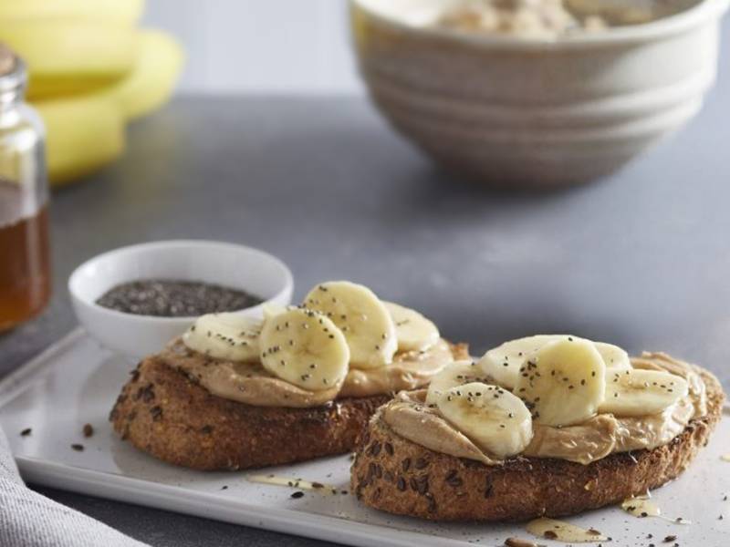 ERDNUSSBUTTER-BANANEN-TOAST