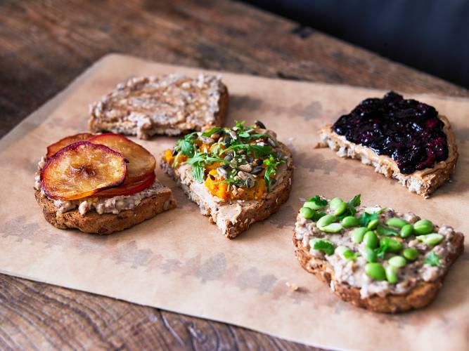 5 VARIATIONEN FÜR TOAST MIT ERDNUSSBUTTER