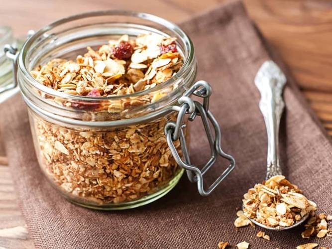 ERDNUSSBUTTER GRANOLA