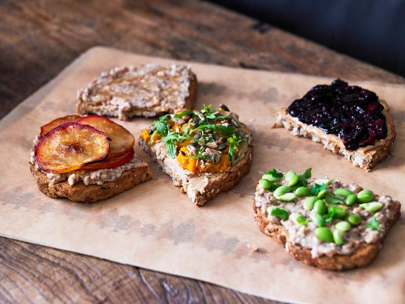 5 VARIATIONEN FÜR TOAST MIT ERDNUSSBUTTER