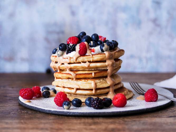 PANCAKES MIT ERDNUSSBUTTER-TOPPING