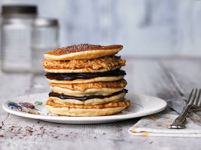 SCHOKOLADEN-ERDNUSSBUTTER-PANCAKES